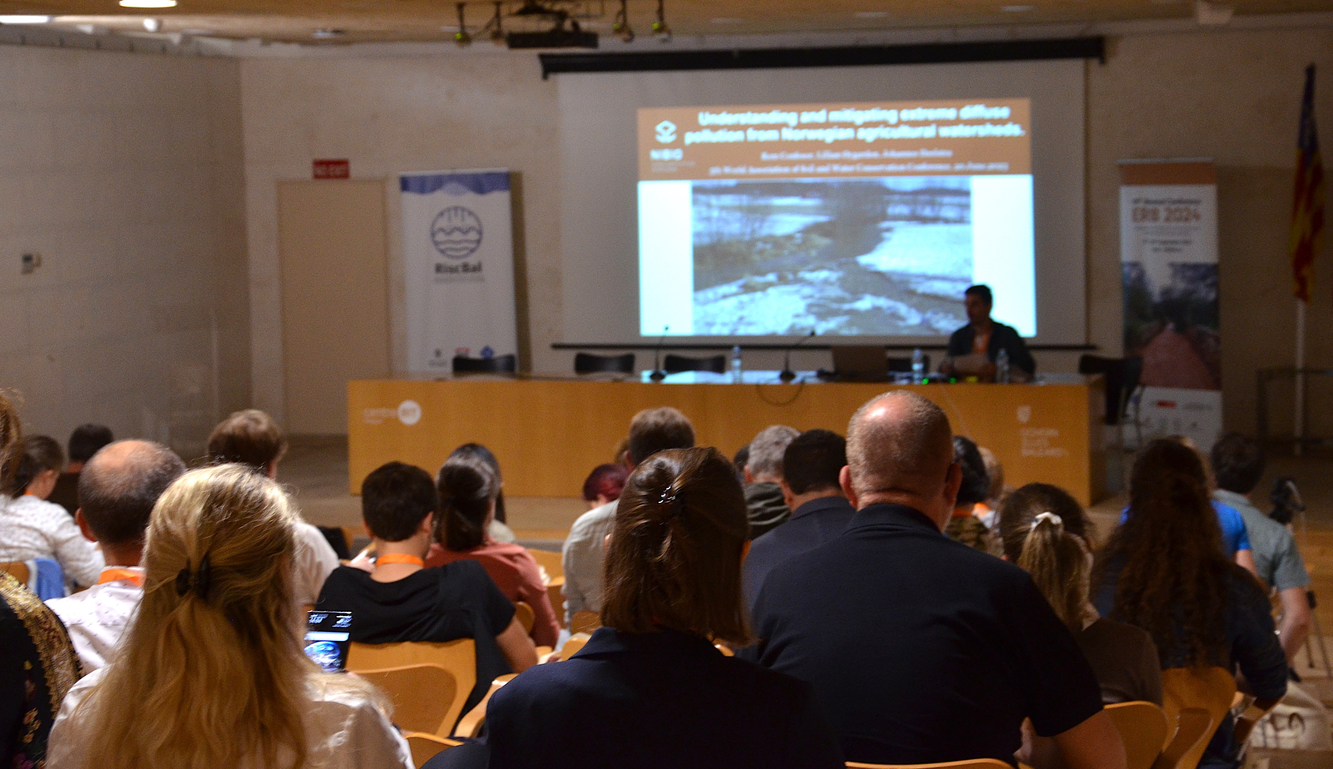 Oral session at the Centre Bit Raiguer conference room